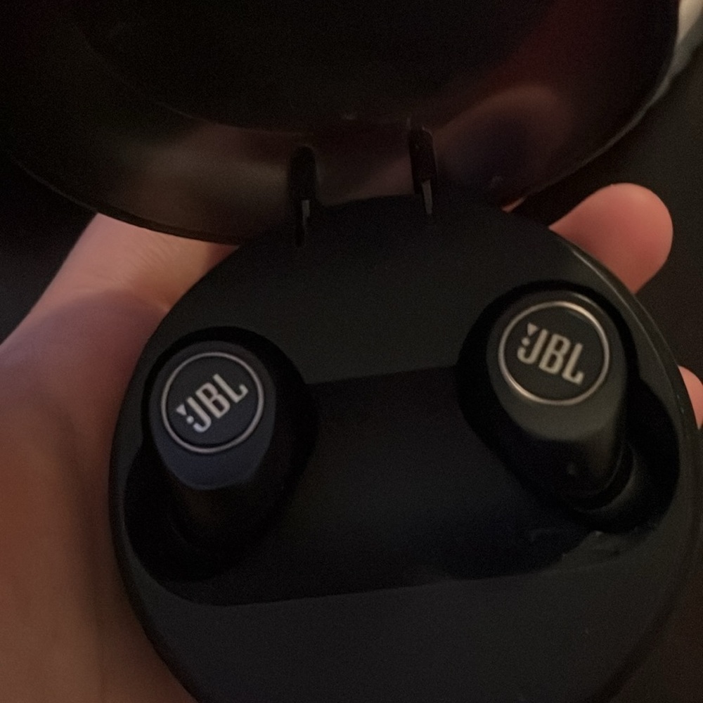 Jbl buds - Picture 2 of 4